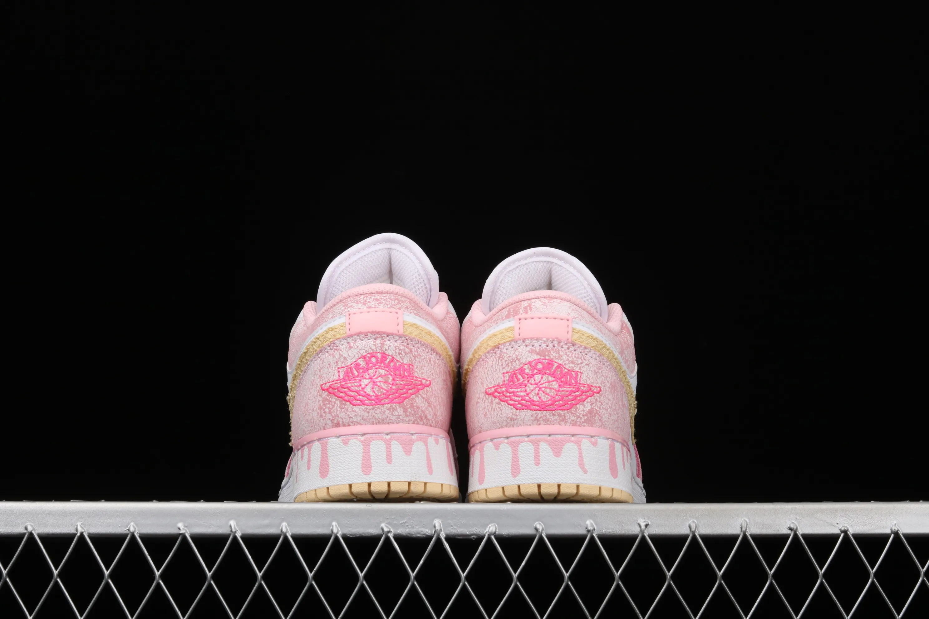 All categories Air Jordan Jordan series basketball shoes Air Jordan 1 Low Air Jordan 1 Low GS AJ1 Joe 1 low-top ice cream low-top basketball shoes CW7104-601
